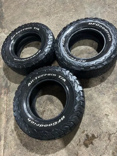 Vendo 3 pneus Bf Goodrich aro 16 + roda ferro