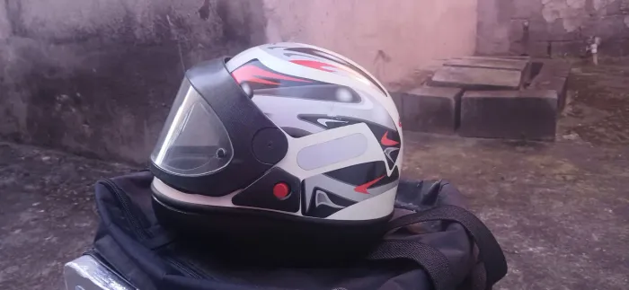 Capacete san marino branco