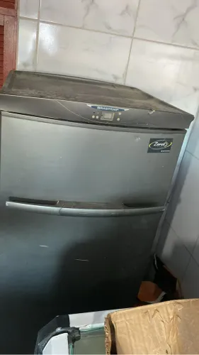 Freezer vertical semi nova funcionando