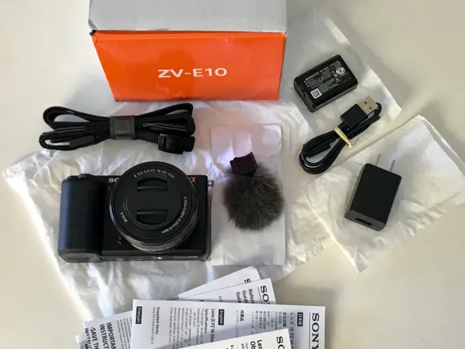 Câmera Sony ZV-E10 kit com lente E/PZ 16-50mm f/3.5-5.6 OSS