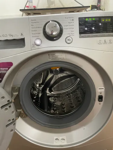 Vende-se lava e seca LG 10kg com garantia de 6 meses