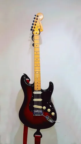 Guitarra Tagima 735