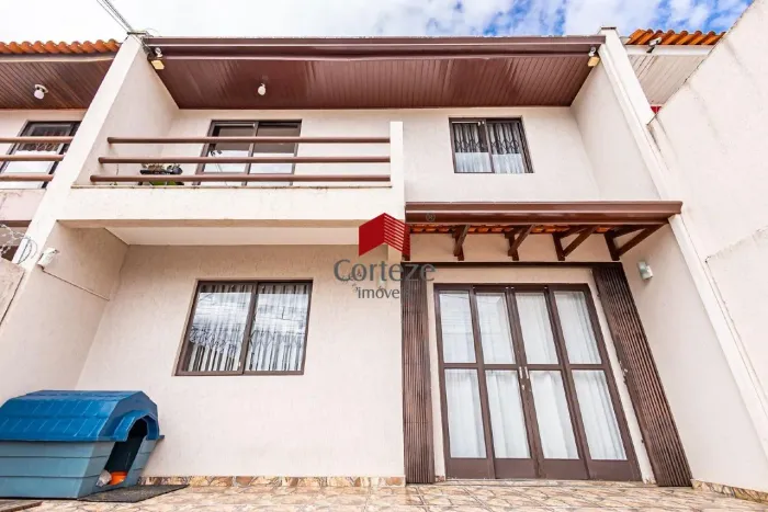 Sobrado para venda com 3 quartos, sendo 1 suíte, no bairro Fanny.
