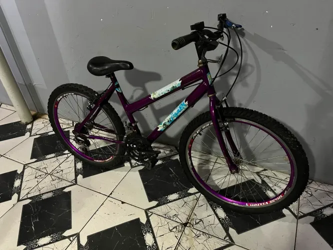 Bicicleta aro 24 com marcha freios funcionando perfeitamente