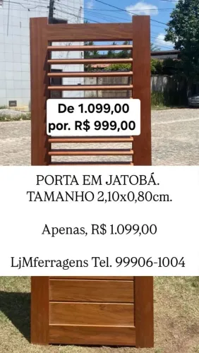 BELÍSSIMA PORTA EM MADEIRA MACIÇA DE JATOBÁ COM  TABICÃO. 