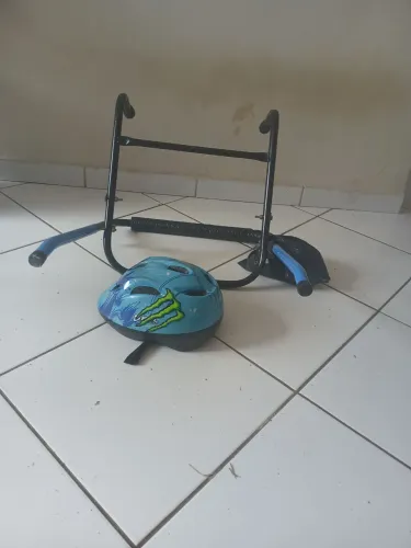 Kit com capacete e suporte para bike