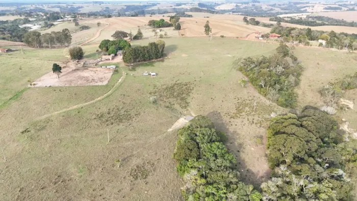 EXCELENTE SÍTIO A VENDA EM ITAPETININGA-SP ?? Área Total: 13,70 Hectares ou 5,66 Alqueires
