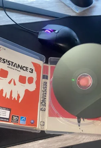 Resistence 3 + Burnout - PS3