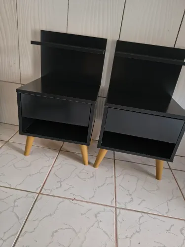 Conjunto mesa de cabeceira retro