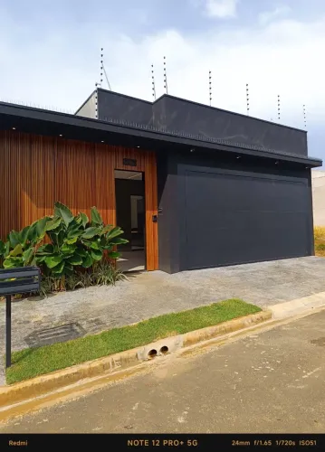 Casa à venda em Franca-SP, Residencial Chico Neca: 3 quartos, 1 suíte, 3 salas, 3 banheiro