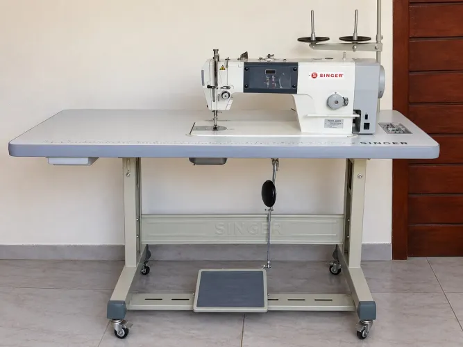 Máquina reta industrial singer