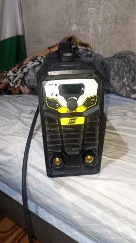 Máquina de solda Esab Rogue LHN 242i