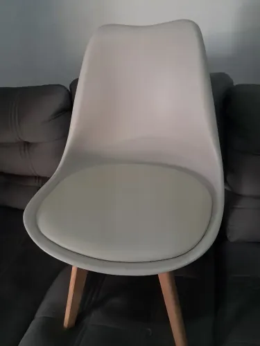 Vendo cadeira Saarinen leda R$180