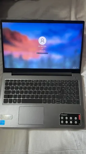 Lenovo IdeaPad 3i i5-1135G7  8GB RAM ? SSD 256GB Tela Full HD 