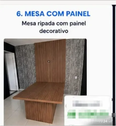 Mesa com painel ripado