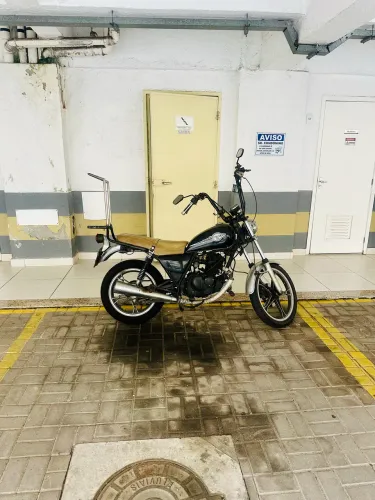Intruder 125 customizada 