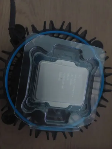 Processador Intel core i3 12100f + cooler