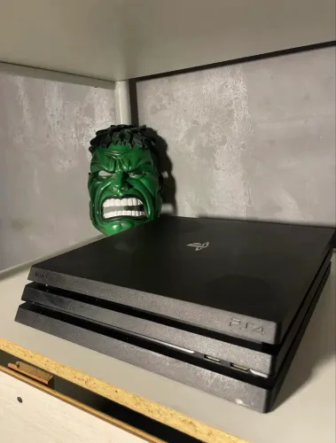 Ps4 1TB 2 controles e jogos originais