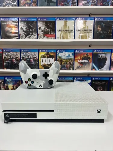 Xbox One S 500gb semi novo com 1 contole