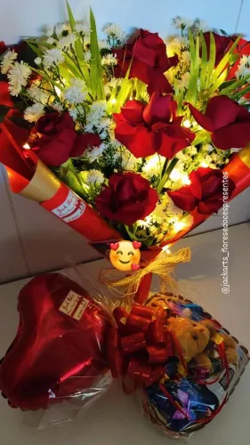 Buquê de rosas, gérberas, girassóis, chocolate, pelúcia, presentes em Aracaju