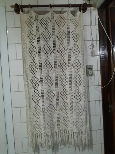 Cortina de crochê com suporte