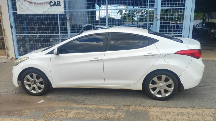 Hyundai Elantra GLS 1.8 16V Aut. 2013