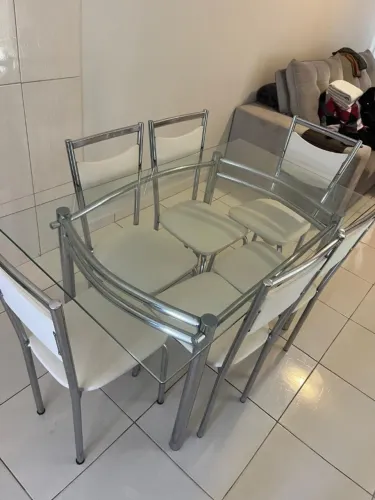 Mesa de Jantar tempo de vidro 6 lugares Usada 1,60m por 0,80m