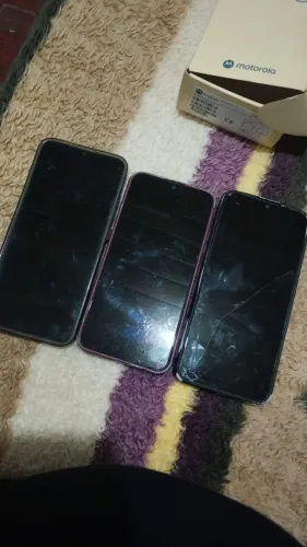 Redmi A 01, moto E 20 e LG k 22 os 3 pra peça 