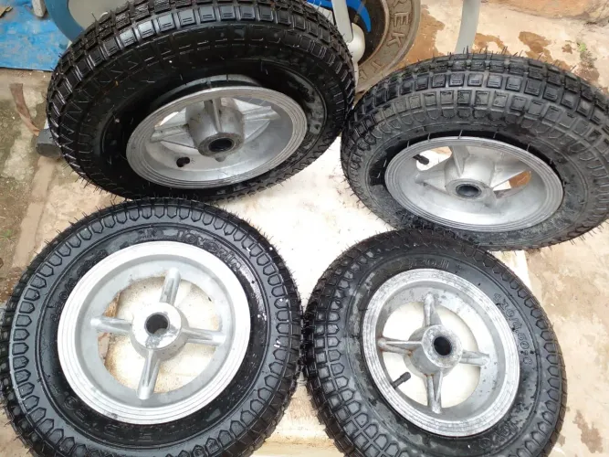 Vendo 4 Rodas aro 8 alumínio para carretinha