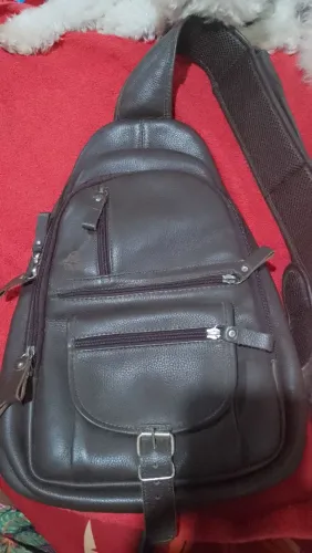 Vende-se uma bolsa de couro transversal