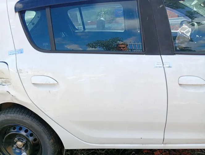 Porta traseira direita Renault Sandero 2015/2021