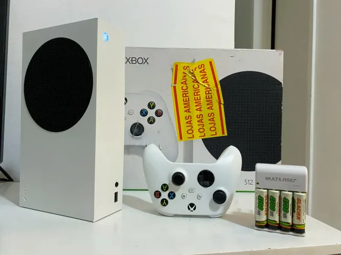 Xbox series S + carregador de pilhas ac/cartão