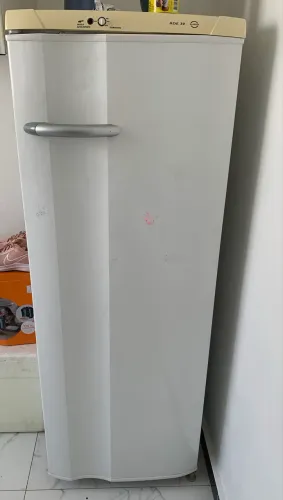 Vendo geladeira 