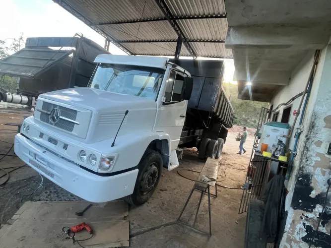 Caminhao  Caçamba com contrato de serviços 18 a 22 mil mensal 