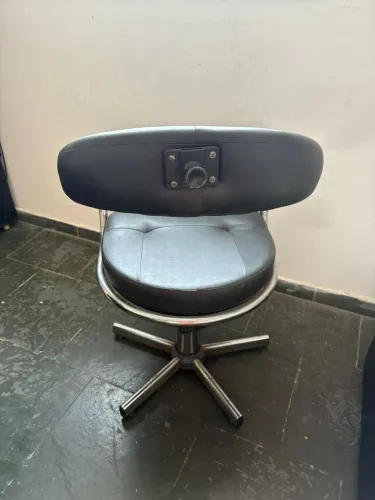 Vendo duas cadeiras para salão de beleza ou barbearia