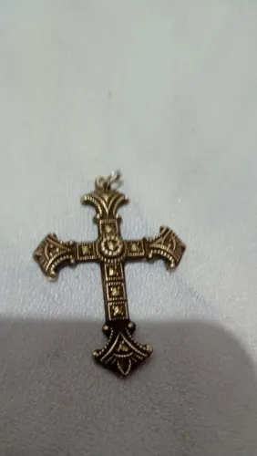 Crucifixo em prata e mscasssite