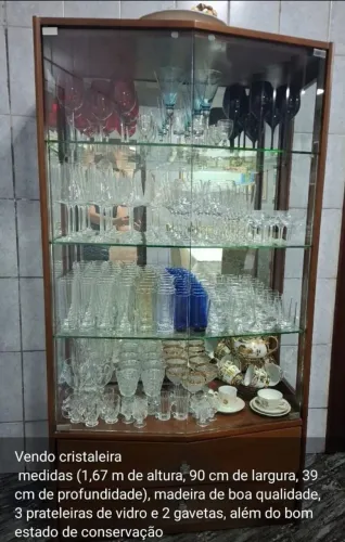 Vendo cristaleira semi nova