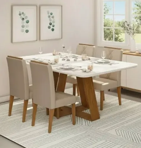 Mesa com quatro cadeiras 