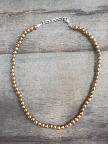 Colar perolado dourado