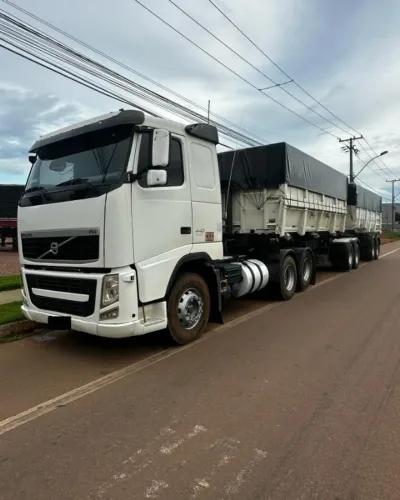 Volvo FH 440 6x2 ano 2010 + Bi-Caçamba 2015