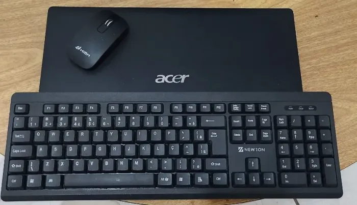 Notebook Acer i3, Tela 15'6, Teclado novo, SSD com win10. Basico estudo. LEIA a descricão