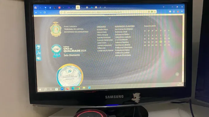 Monitor Samsung SyncMaster 933 (18,5") - R$ 120,00