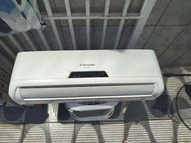 SPLIT ELETROLUX 9000 BTUS