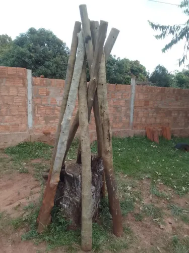 Construção postes tratados