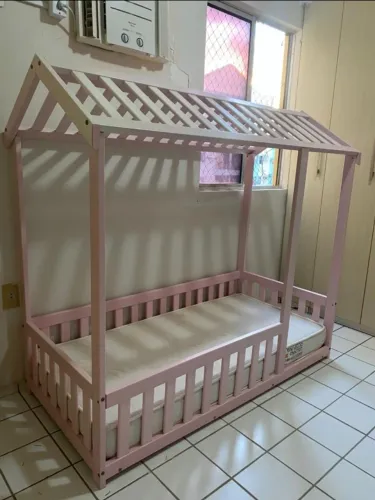 Cama montessoriana infantil