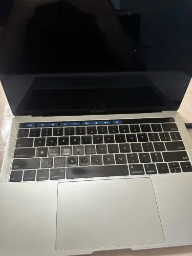 Macbook pro 2018 intel I5 - touchbar, perfeito mas precisa de monitor externo.
