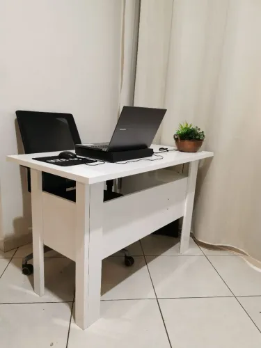 Mesa e cadeira