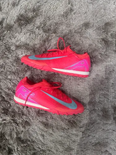 CHUTEIRA NIKE PRO
