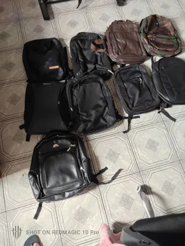 Vendo 9 mochilas usadas preço para desapegar