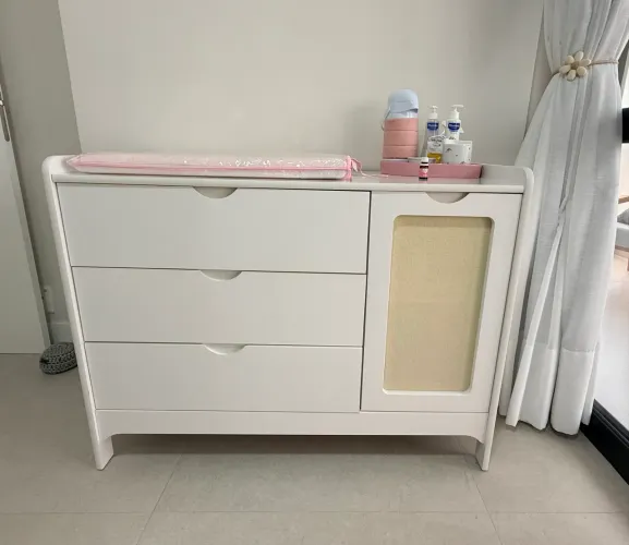 Cômoda 3 gavetas com porta branco fosco
